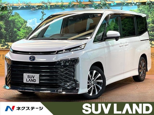 TOYOTA VOXY HYBRID 2022