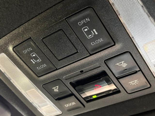 TOYOTA VOXY HYBRID 2022