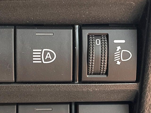 TOYOTA VOXY HYBRID 2022