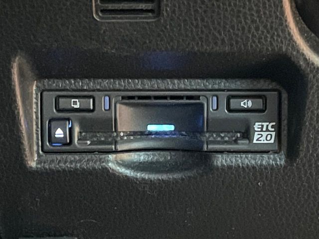 TOYOTA VOXY HYBRID 2022