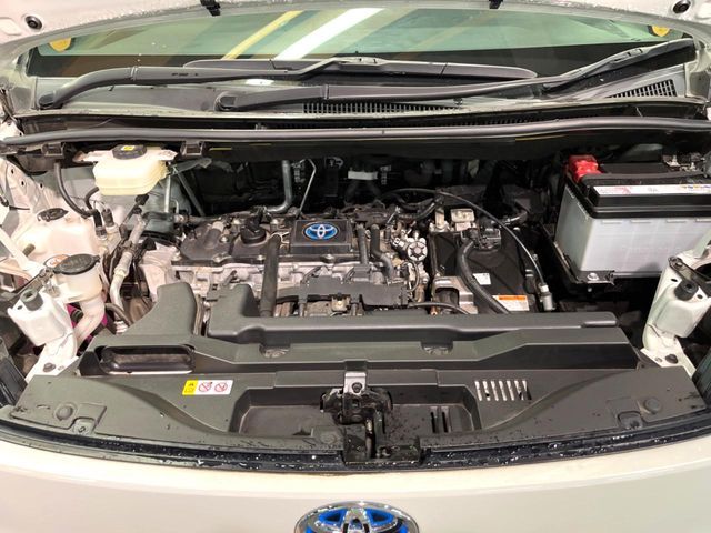 TOYOTA VOXY HYBRID 2022