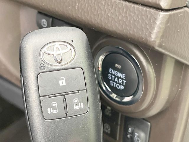 TOYOTA ROOMY 2021