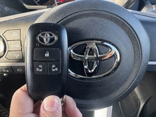 TOYOTA ROOMY 2021