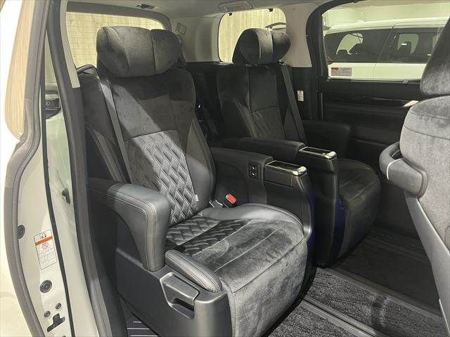 TOYOTA ALPHARD 2015
