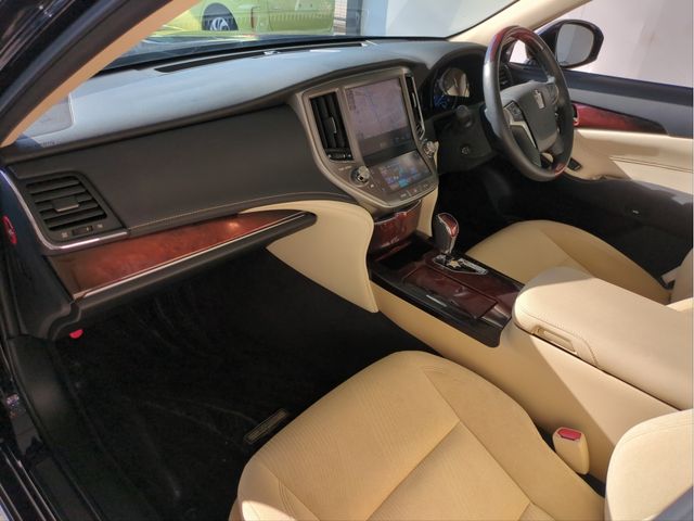 TOYOTA CROWN MAJESTA 2014