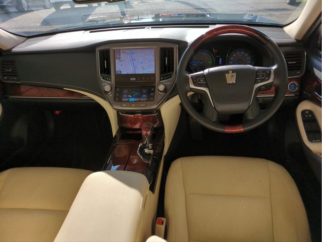 TOYOTA CROWN MAJESTA 2014