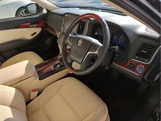 TOYOTA CROWN MAJESTA 2014