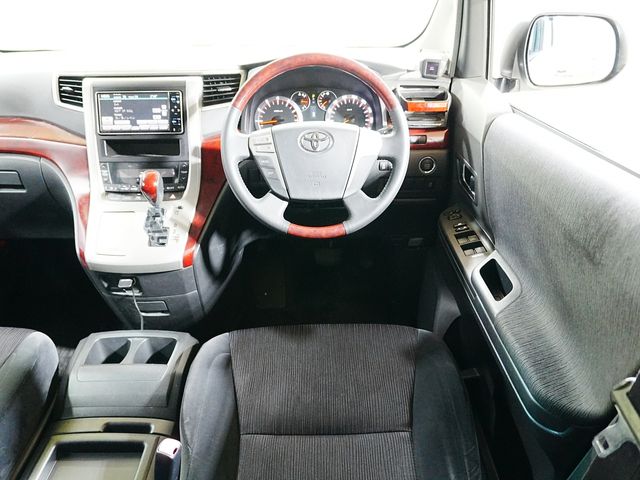 TOYOTA VELLFIRE 2009