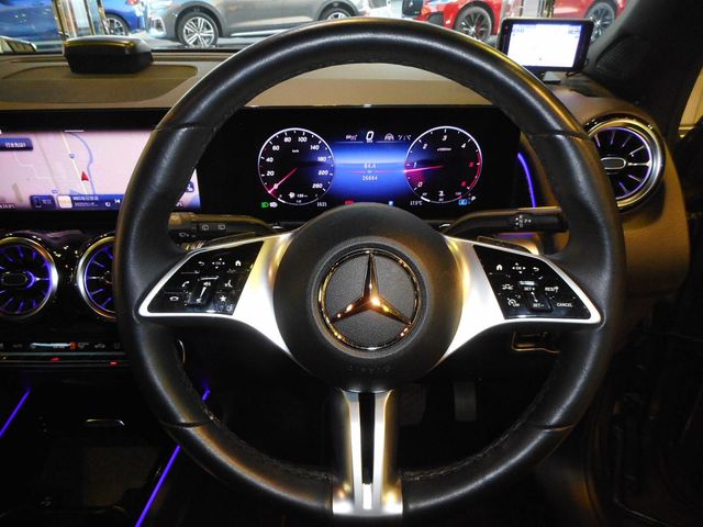 MERCEDES BENZ MERCEDES BENZ GLB 2024