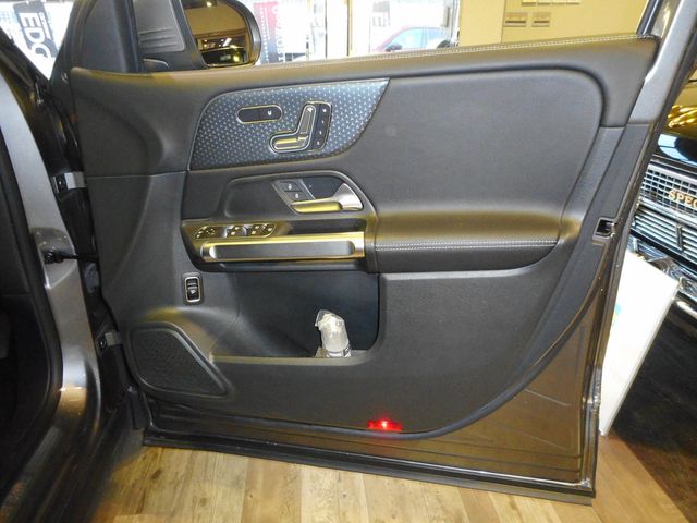 MERCEDES BENZ MERCEDES BENZ GLB 2024