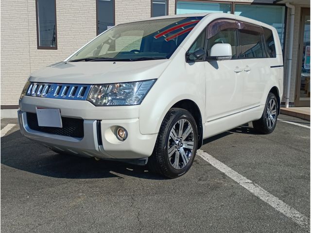 MITSUBISHI DELICA D:5 2WD 2011