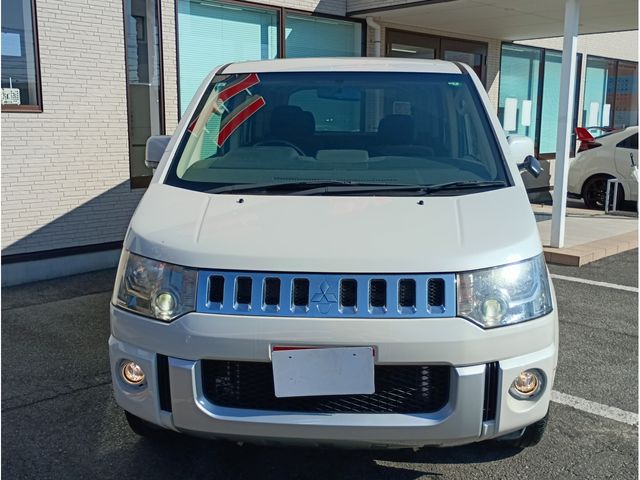 MITSUBISHI DELICA D:5 2WD 2011