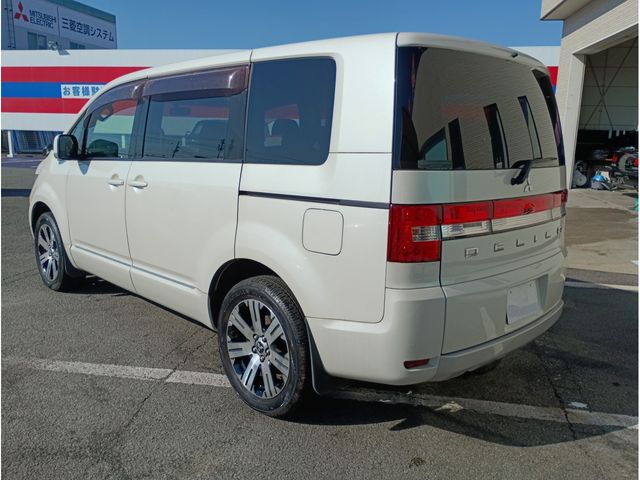 MITSUBISHI DELICA D:5 2WD 2011