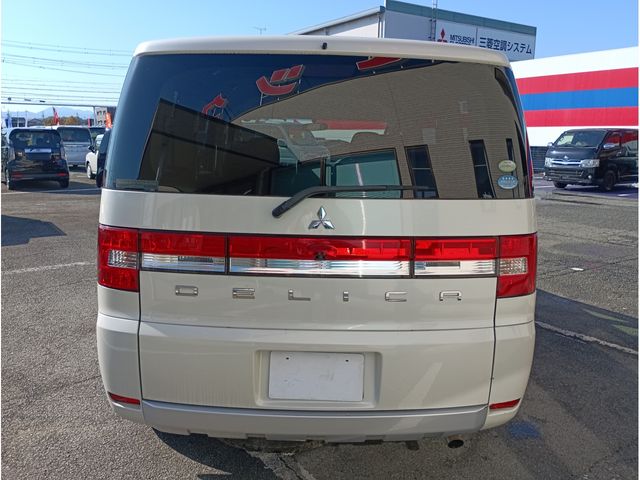 MITSUBISHI DELICA D:5 2WD 2011