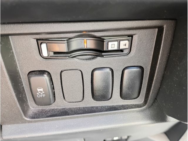 MITSUBISHI DELICA D:5 2WD 2011