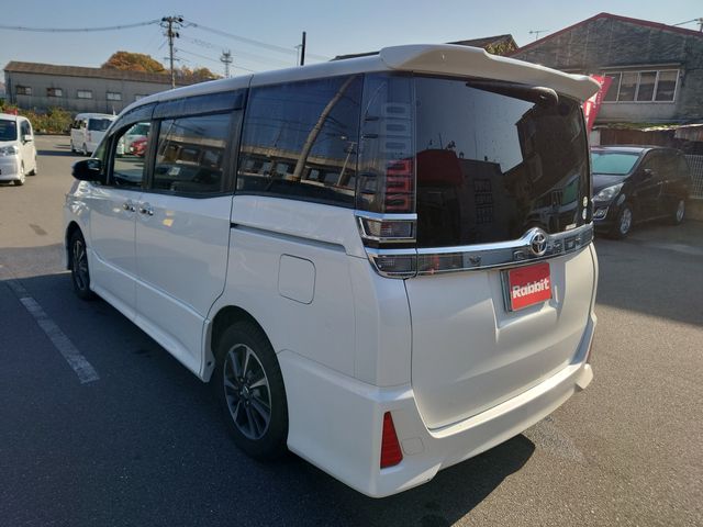 TOYOTA VOXY 2017