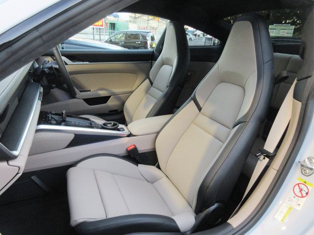 PORSCHE PORSCHE 911 2025