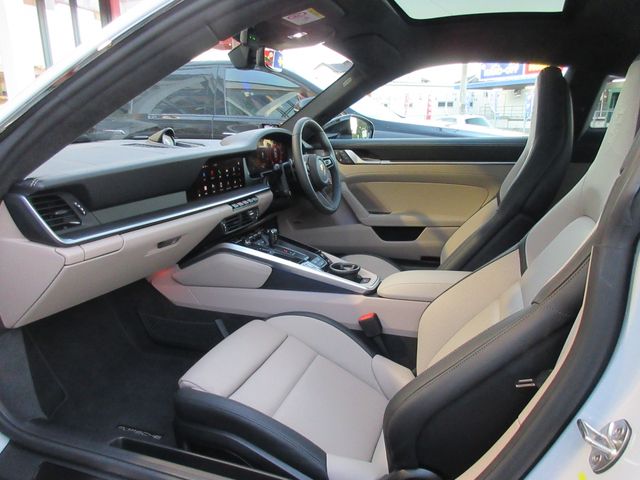 PORSCHE PORSCHE 911 2025