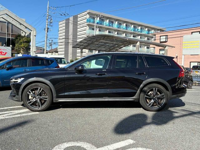 VOLVO VOLVO V60 CROSS COUNTRY 2022