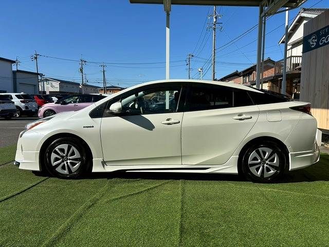TOYOTA PRIUS 2017