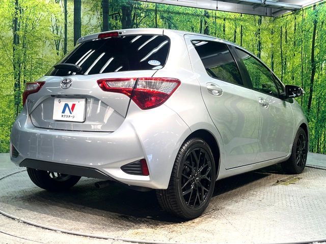 TOYOTA VITZ 2017