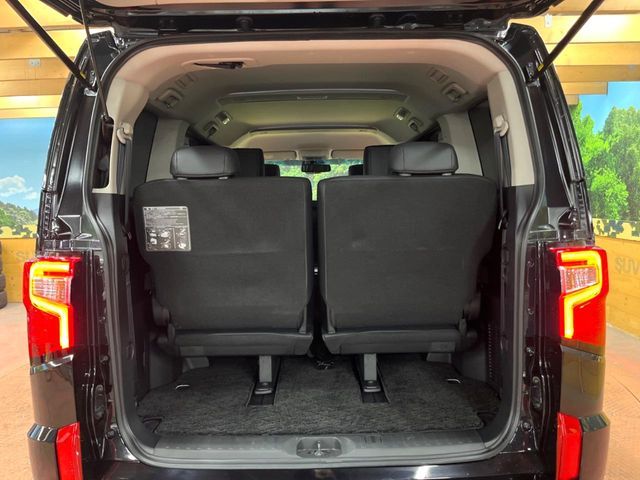 MITSUBISHI DELICA D:5 4WD 2025