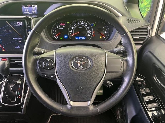 TOYOTA VOXY 2018