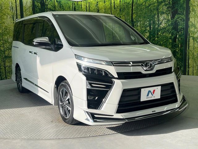 TOYOTA VOXY 2018