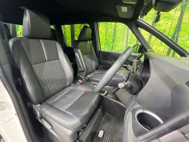 TOYOTA NOAH HYBRID 2023