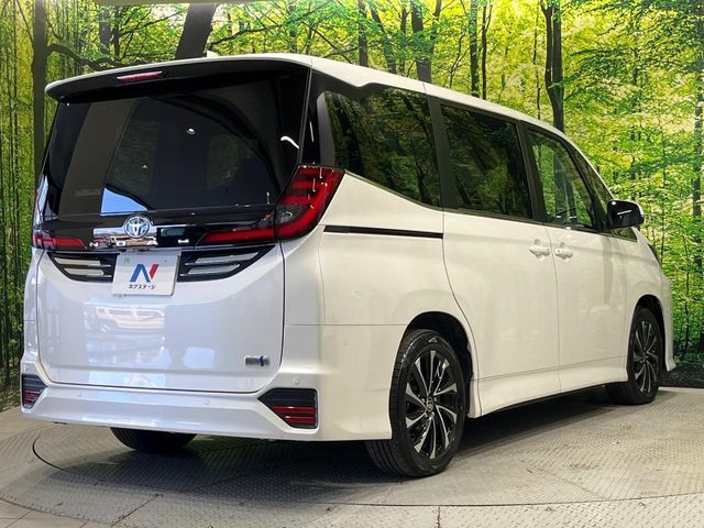 TOYOTA NOAH HYBRID 2023