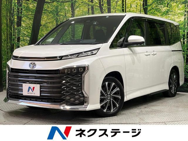 TOYOTA VOXY HYBRID 2023