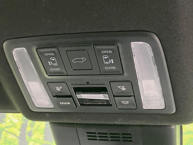 TOYOTA VOXY HYBRID 2023