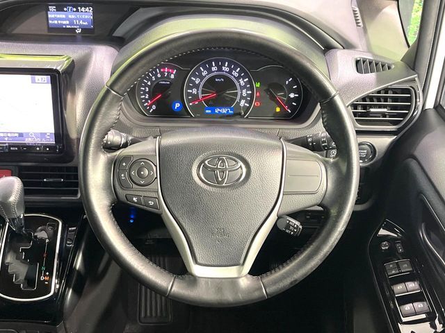 TOYOTA VOXY 2017