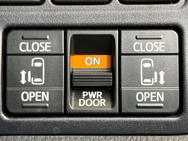 TOYOTA NOAH HYBRID 2019