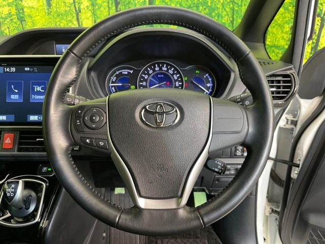 TOYOTA NOAH HYBRID 2019