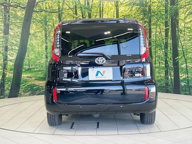 TOYOTA SIENTA HYBRID 2023