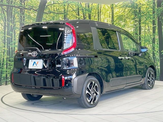 TOYOTA SIENTA HYBRID 2023