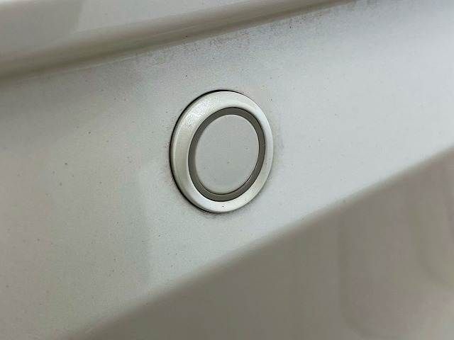 TOYOTA VOXY HYBRID 2023