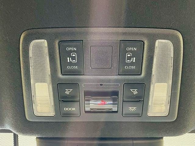 TOYOTA VOXY HYBRID 2023