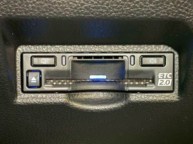 TOYOTA VOXY HYBRID 2023