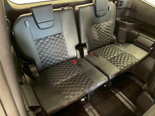 TOYOTA VOXY HYBRID 2023