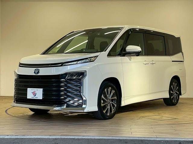 TOYOTA VOXY HYBRID 2023