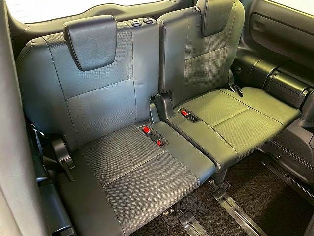 TOYOTA ESQUIRE HYBRID 2017