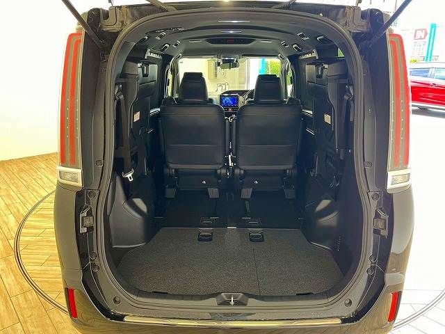 TOYOTA ESQUIRE HYBRID 2017