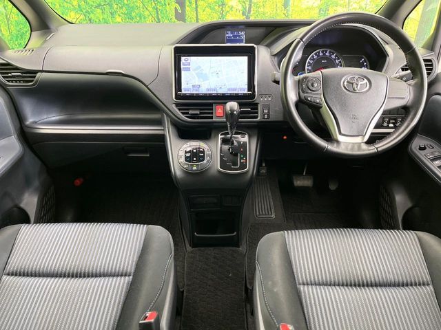 TOYOTA VOXY 2014