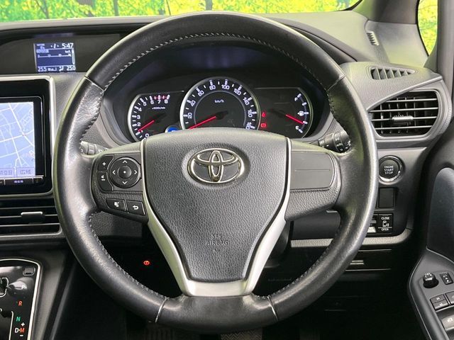TOYOTA VOXY 2014