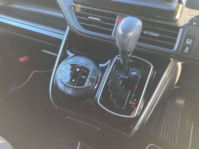 TOYOTA VOXY 4WD 2018