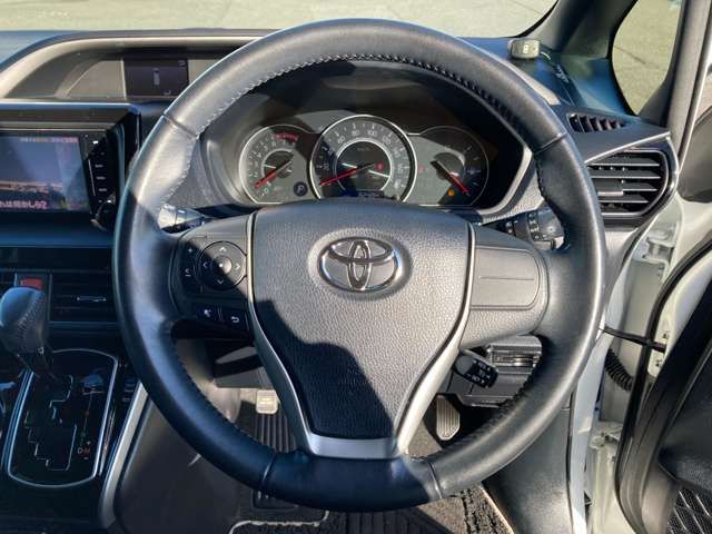 TOYOTA VOXY 4WD 2018