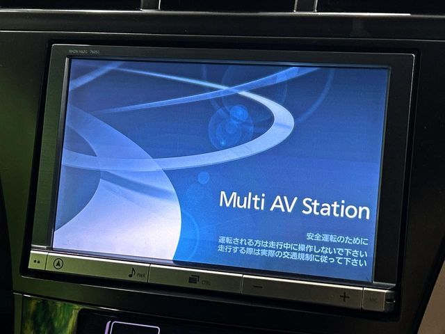 TOYOTA PRIUS Alpha 2013