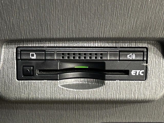 TOYOTA PRIUS Alpha 2013